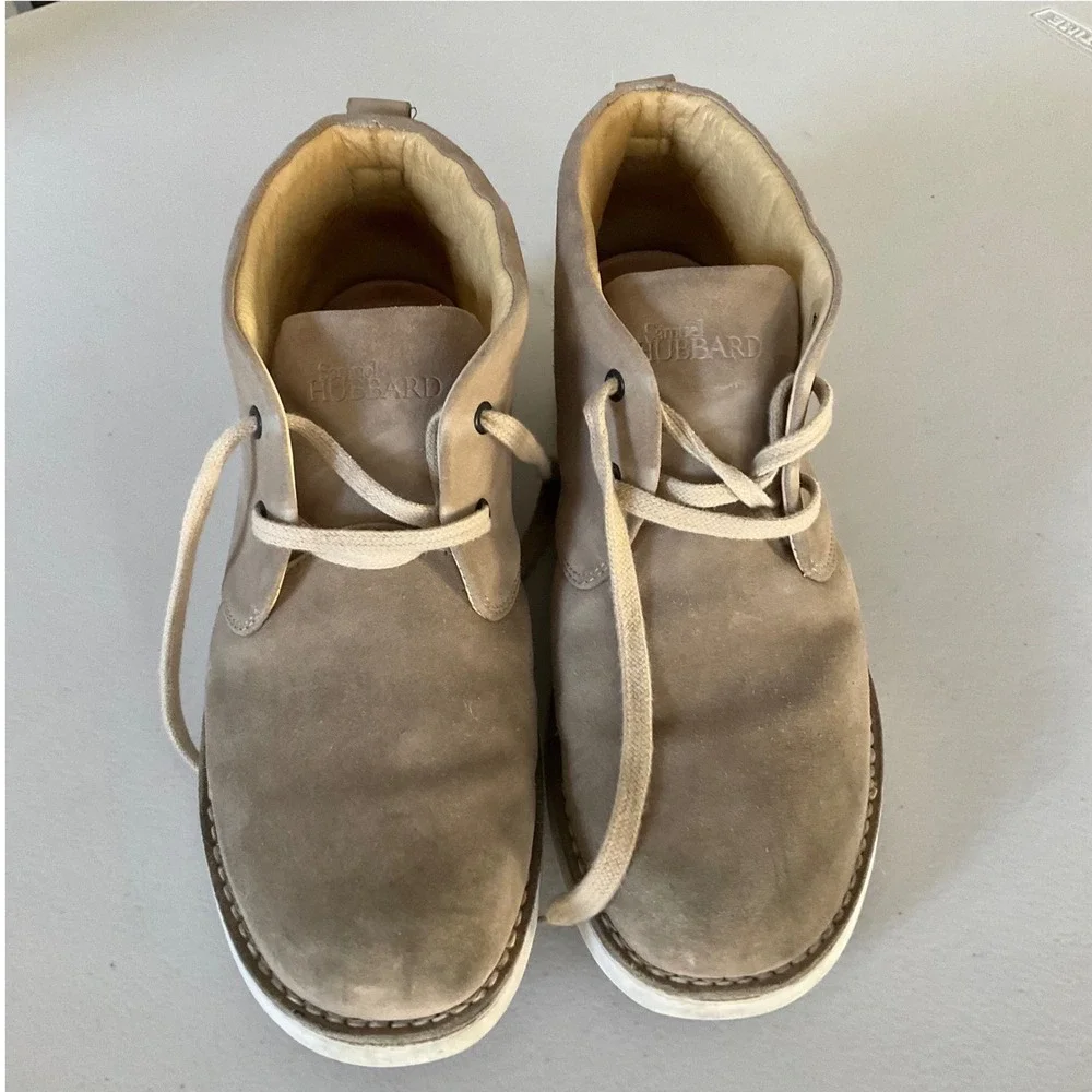 Samuel Hubbard Mens 10 Beige Suede Chukka Boots Comfort Vibram Sole